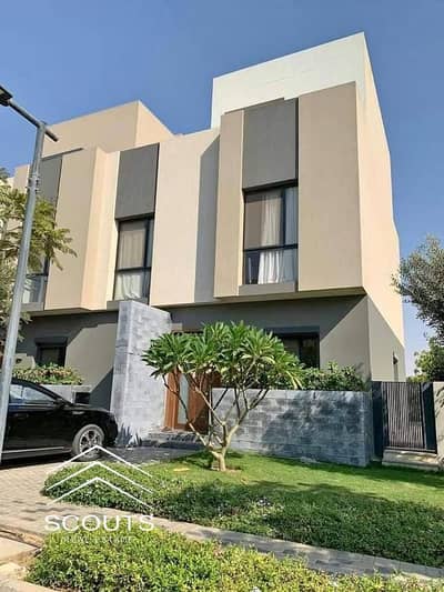 Strategic location villa VIP in Al Burouj best location in New Cairo a corner bahry location and no obstructions near madinaty and AUC