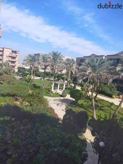 بالرحاب للبيع شقه 168 م تشطيب خاص بالمطبخ و المكيفات فيو حدائق من الامام و الخلف