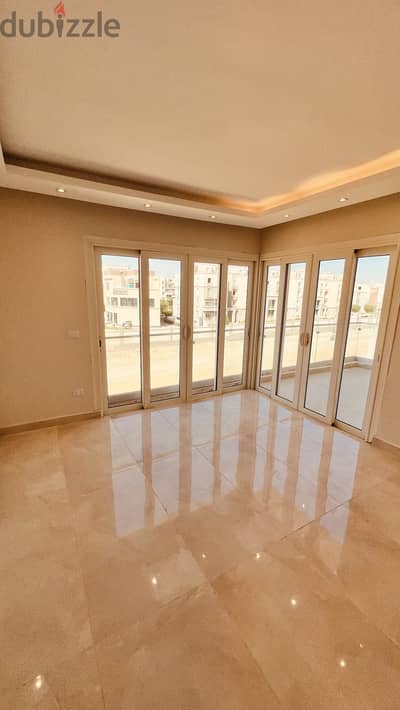 Apartment 180m in Mountain View iCity October