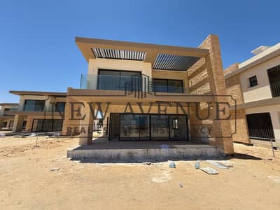 ڤيلا فاخرة 660 متر استلام فوري صف ثالث بحر بحري بموقع مميز جداً في سيلڤرساندس Silversands