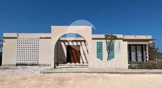 فيلا دور واحد فاخره علي البحر مباشره مع مقدم 10%  - الساحل الشمالي - سيدي حنيش