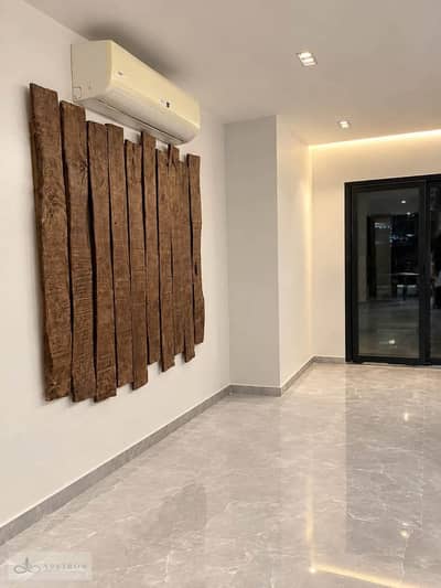 شقة بحديقة للإيجار | فيليت سكاي كوندوز | 135م + حديقة 80م