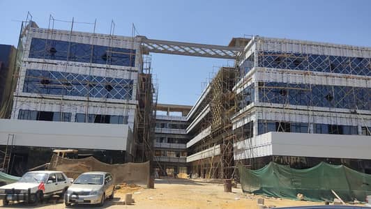 محل للبيع 70 متر استلام فوري في التجمع الخامس علي محور الجامعه الامريكيه