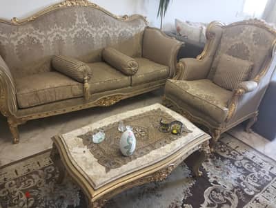 صالون مدهب بحالة جيدة