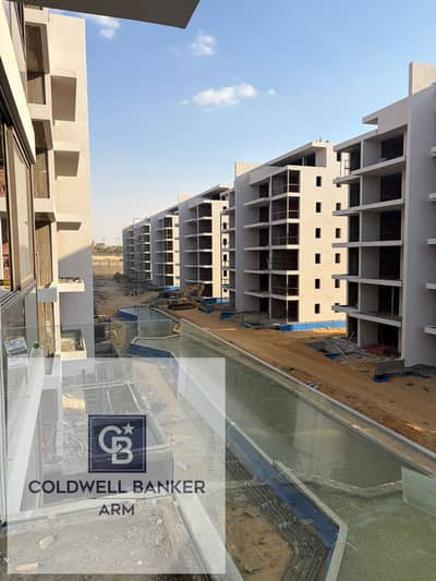 شقة للبيع في "ليك فيو ريزيدنس" (Lake View Residence) بالقاهرة الجديدة، تقع بالقرب من شارعي التسعين الشمالي والجنوبي في التجمع الخامس؛ كما تتوفر شقق لإ