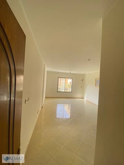 Unfurnished 99-square-meter apartment for rent in Al Rehab, Group 10, located near major thoroughfares. Unfurnished 99-square-meter apartment for rent in Al Rehab, Group 10, located near major thoroughfares.