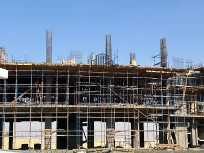 محل تجاري بمساحه داخليه 54 متر مع 34 متر مساحه خارجيه للبيع في Upwyde Cinco موقع استراتيجي واجهة واضحة وظهور مميز فرصة استثمارية قوية القاهرة الجديدة