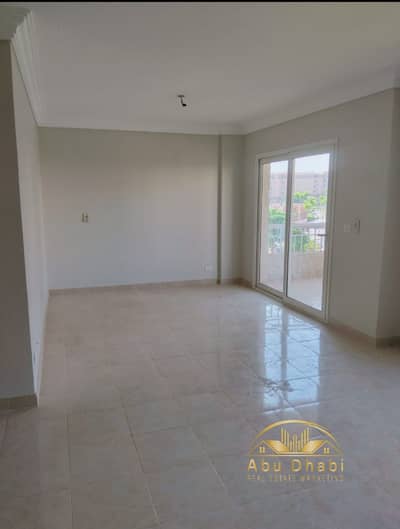 An apartment of 165 square meters is available for sale in Madinaty, B11, at a very attractive price. It is located directly in front of the amenities