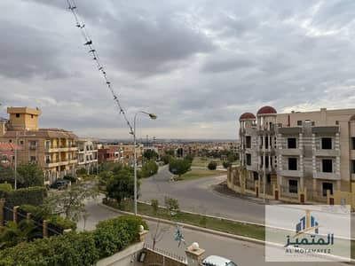 شقة للسكن او الاستثمار في اقوى لوكيشن بالحي الرابع وڤيو مميز ڤيلا شيك جدًا وتقسيم مريح والسعر مش هيتكرر