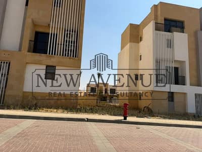 دوبلكس استلام فوري للبيع في ORA zed east متشطب بالكامل و مفروش بالتكييفات 6th Settlement