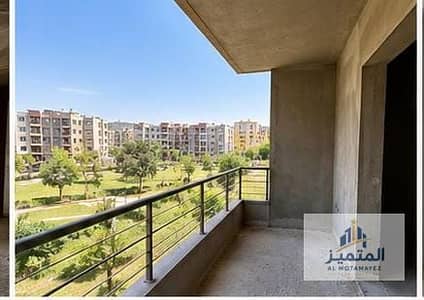 شقة للبيع بالحي التاسع بيت الوطن 175م، 3 غرف نوم، حمام، دور ثالث خلفي فيو جاردن، نصف تشطيب، أسانسير متاح، فرصة مميزة للسكن والاستثمار