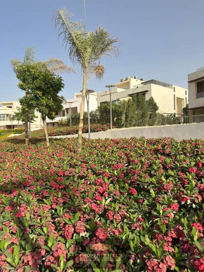 Twin Villa, immediate delivery, fully finished, with a view of the lakes next to the Nasaim and Palm Hills