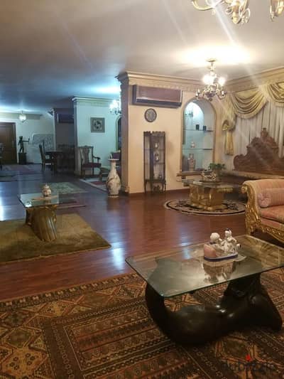 For sale a duplex apartment of 255 sqm super lux finishing, Zahra Al-Maadi, Wadi Degla Club Street, a distinctive and upscale location.