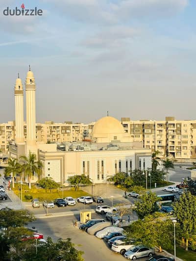 شقه للبيع في ارقي واحدث المراحل في مدينتي طلعت مصطفي  مباشرة علي المسجد والخدمات