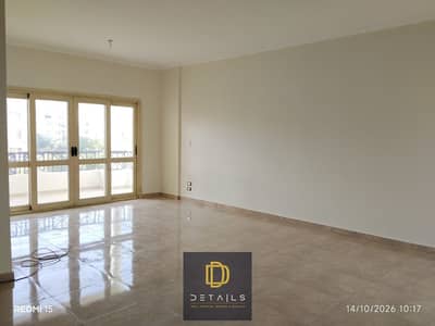 Unfurnished apartment for rent, featuring Super Lux finishing, an elevator, and a prime location close to all services and the Hyper One gate, in Phas