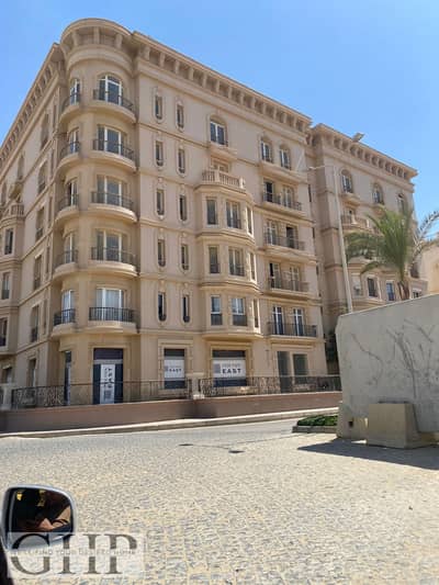 شقة متشطبة بالكامل وجاهزة للسكن للبيع بإطلالة على الـClubhouse في Hyde Park New Cairo