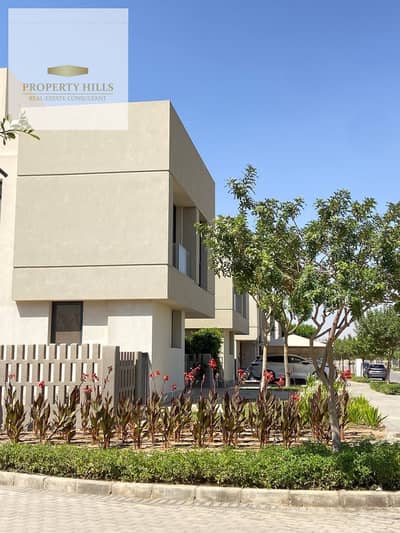 Villa Corner for sale, discounted by more than half its price in Al-Shorouk next to the British University and Sodic East, with facilities for paying its price over 10 years
