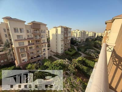 شقة فاخرة للبيع في مدينتي B1  266م، نموذج 600، دور سادس، فيو مفتوح، تشطيب VIP، 3 غرف، غرفة ناني، وخامات مستوردة.