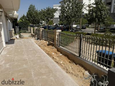 شقة ارضي بجاردن بالمطبخ والتكييفات للايجار في كمباوند هايد بارك نيو كايرو ، التجمع الخامس القاهرة الجديدة