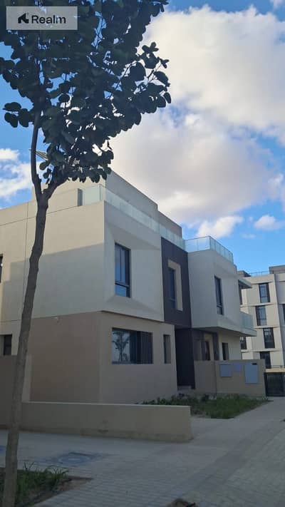 Townhouse. Flying staircase inside. California street outside. New Zayed
