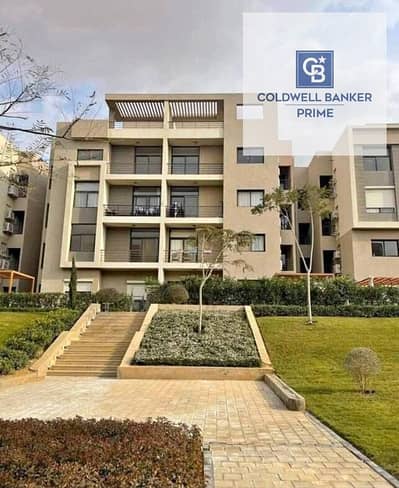 3-bedroom apartment with a prime view overlooking green spaces. Finished to a "super-lux" standard and equipped with air conditioning. Available with