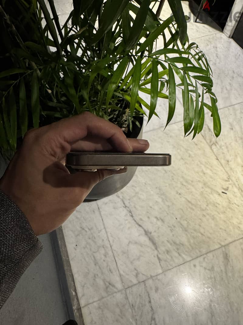 Apple - iPhone 16 Pro Max 2