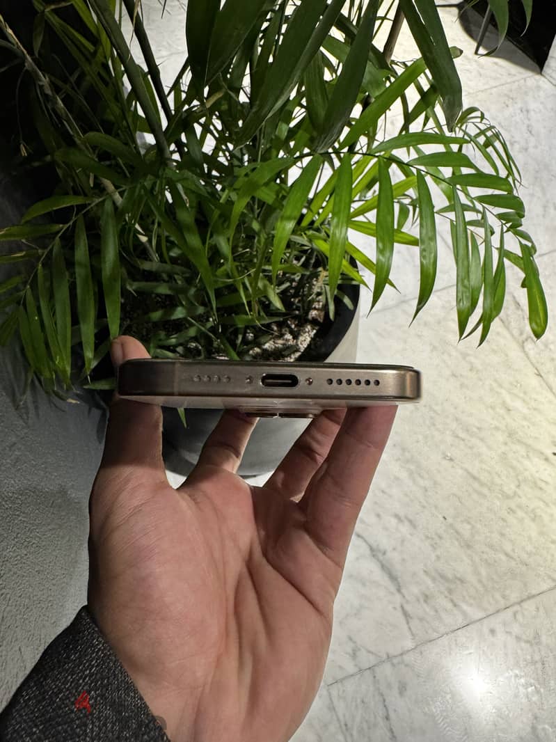 Apple - iPhone 16 Pro Max 3