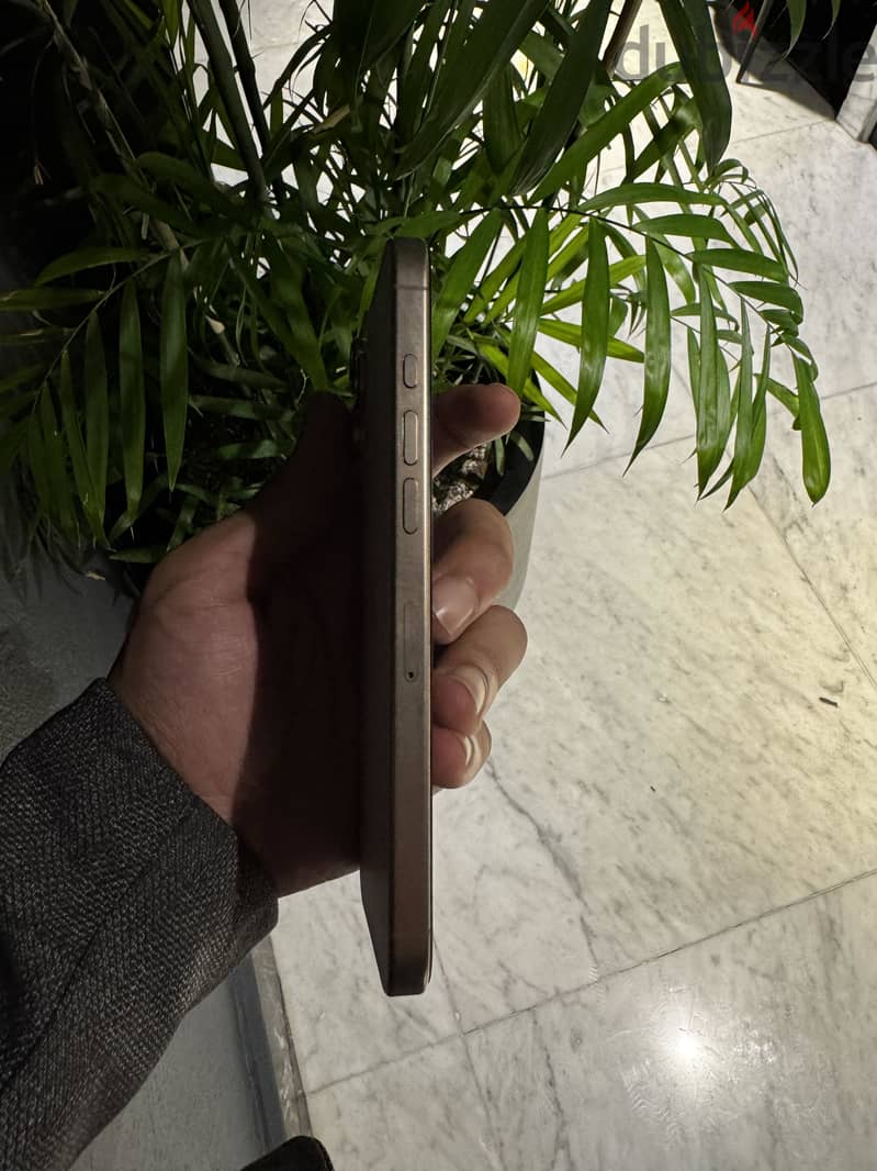 Apple - iPhone 16 Pro Max 4