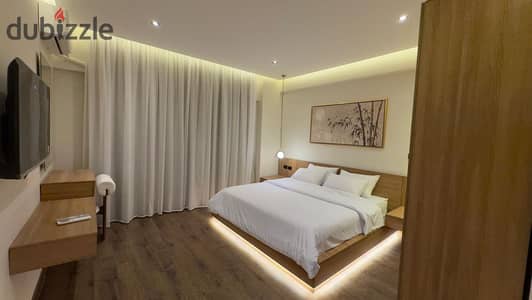 شقة فندقية فاخرة للإيجار في مدينتي B8 | 220م | 3 غرف | جاكوزي | غرفة سينما