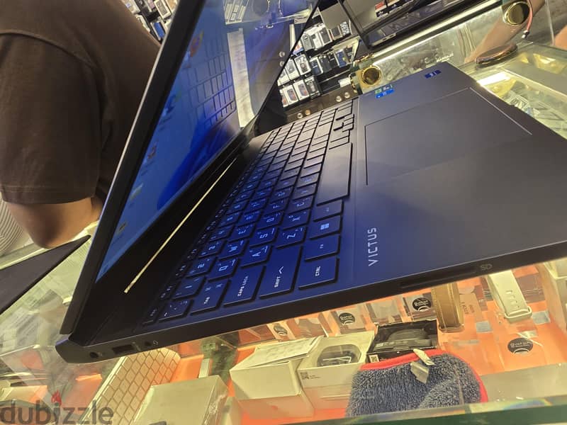 HP VICTUS 4