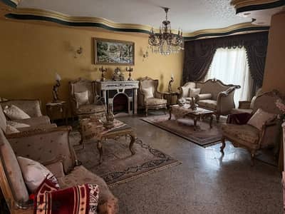 شقة للبيع ٢٥٠م بالفرش والتكيفات بقلب مصر الجديدة عمارة حديثة