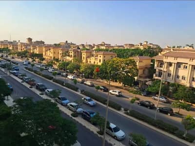 الرحاب للايجار شقه  240متر  بالخامسه بستر لقطه بالمطبخ