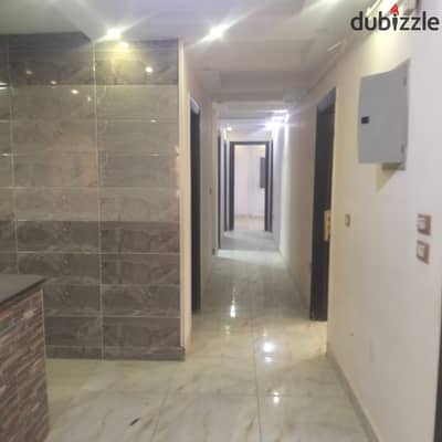 Office apartment for rent at a low price in 6th of October City on the central axis, direct on the fourth floor with the last elevator, fully isolated consisting of 4 office rooms and 2 bathrooms and a reception area with two pieces and a terrace of 40m, just minutes from Al-Hosari Mosque next to all services; it includes internet access and natural gas. Area: 200m