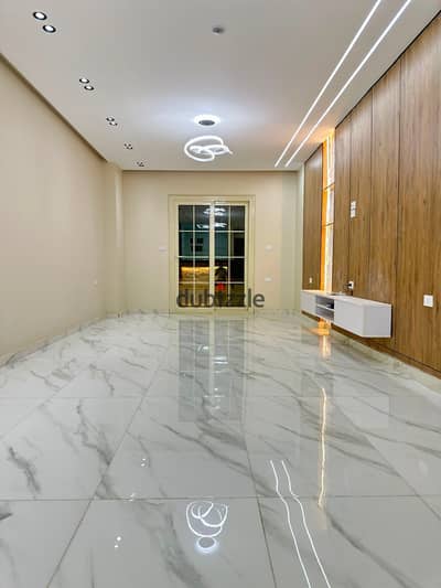 A special opportunity in Al-Ahram Gardens, area T! A 150 sqm apartment, front view, super lux finishing, first occupation, steps from the club and the new mall, in a modern building, and the price includes the elevator!