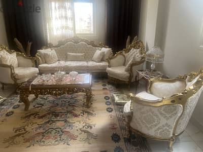 صالون كلاسيك للبيع (كنبة كبيرة+ ٤ فوتيه + ترابيزة رخام)
