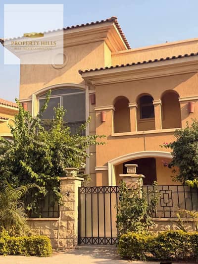 Villa for sale, it will be delivered fully finished and with air conditioning in Al Tagamoa next to the American University on the main Teseen.