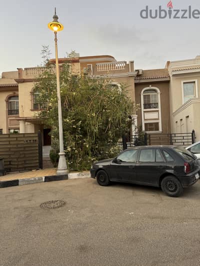 للإيجار فيلا تاون هاوس - كمبوند لاروزا -  التجمع الخامس