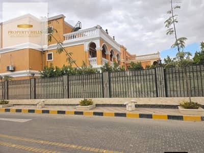 استلم فيلتك فورا في الشروق مستقلة 500 متر ومعاها برايفت pool بجوار الجامعة البريطانية