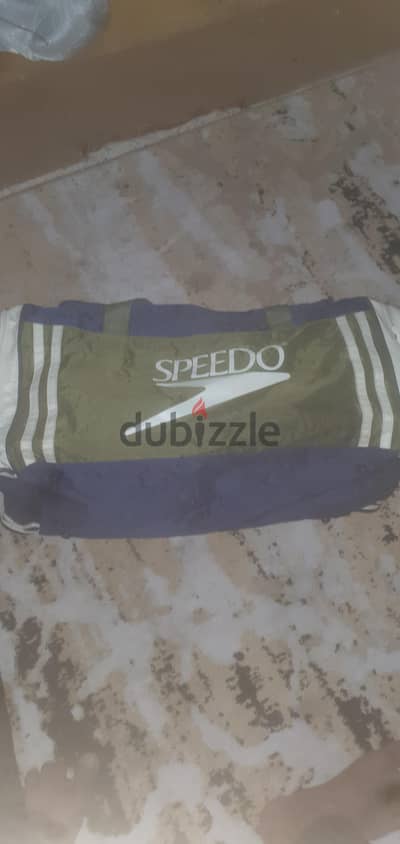شنطة جيم وسباحة سبيدو Speedo أصلية كلاسيك مقاومة للمياه بحالة ممتازة
