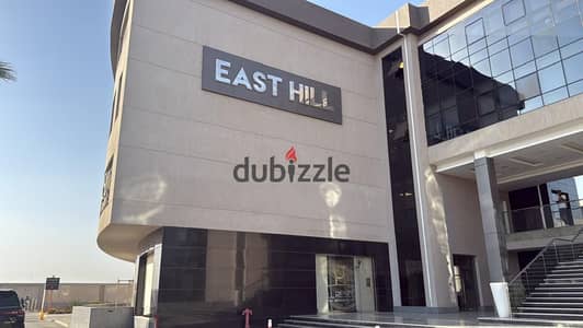 عيادة مجهزة للايجار 79م دور ثاني مقسمة لأسنان وعيادة عامة مول إيست هيل East Hill اللوتس التجمع الخامس بالقرب من شارع التسعين الجنوبي ومحور بن زايد ونا