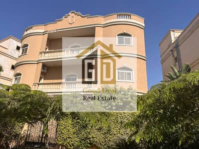 850 sqm villa, finished to a high standard (super-luxe) and equipped with an elevator, for sale in Al-Aseel Compound.