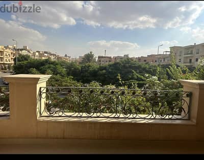 للايجار اول سكن ٢٤٠متر دور اول تشطيب سوبر لوكس