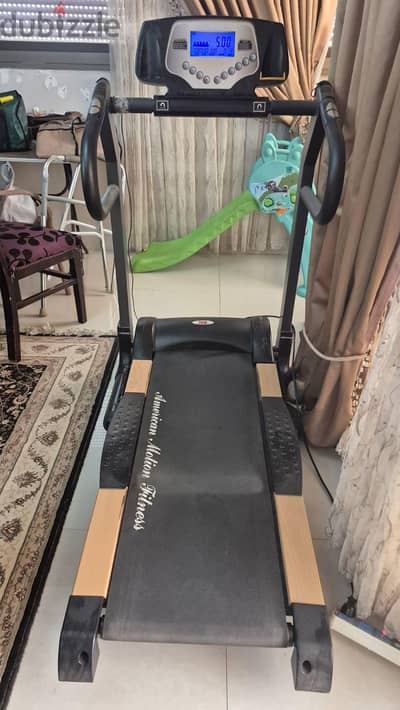 مشاية كهربائية American Motion Fitness 130 كيلو - حالة ممتازة