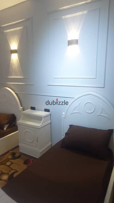160 m furnished Al-Ibrahimiyya 3 rooms and a reception and 2 bathrooms floor 3 stairs 2 numbers from the sea