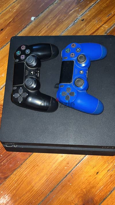 Ps4 slim 1tb حاله ممتازه