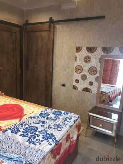 Furnished studio for rent in Rayhana Avenue Compound near Wadi Degla Club in Zahraa Al-Maadi, close to all services and transportation, very close to Fifty Mall and near the school complex. Room, bathroom, and kitchen required 25 thousand monthly for a duration of one year.