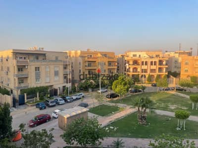 التجمع الاول فيلا للبيع - 8 شقق ( 1.925 متر ) لوكيشن مميز بجوار كل الخدمات
