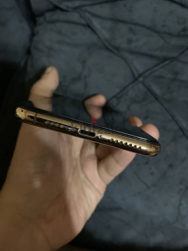 Apple - iPhone XS Max 4
