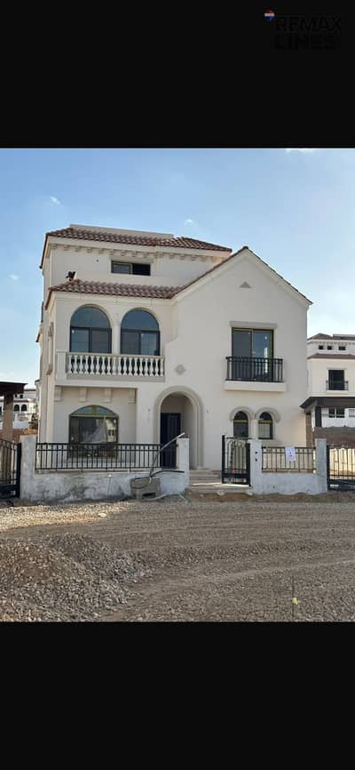 A special opportunity to own a Stand Alone villa in the Administrative Capital - Celia Compound, a prime location in the VO3 group, with a wonderful view that gives you a distinctive outlook and privacy.