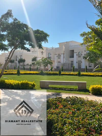 فيلا توين هاوس للبيع 300متر متشطبه VIP استلام فوري بسعر لقطه تحت اداره هايد بارك بالتقسيط علي 14سنه (بخصم 30%) كمبوند فيلل وقصور فقط